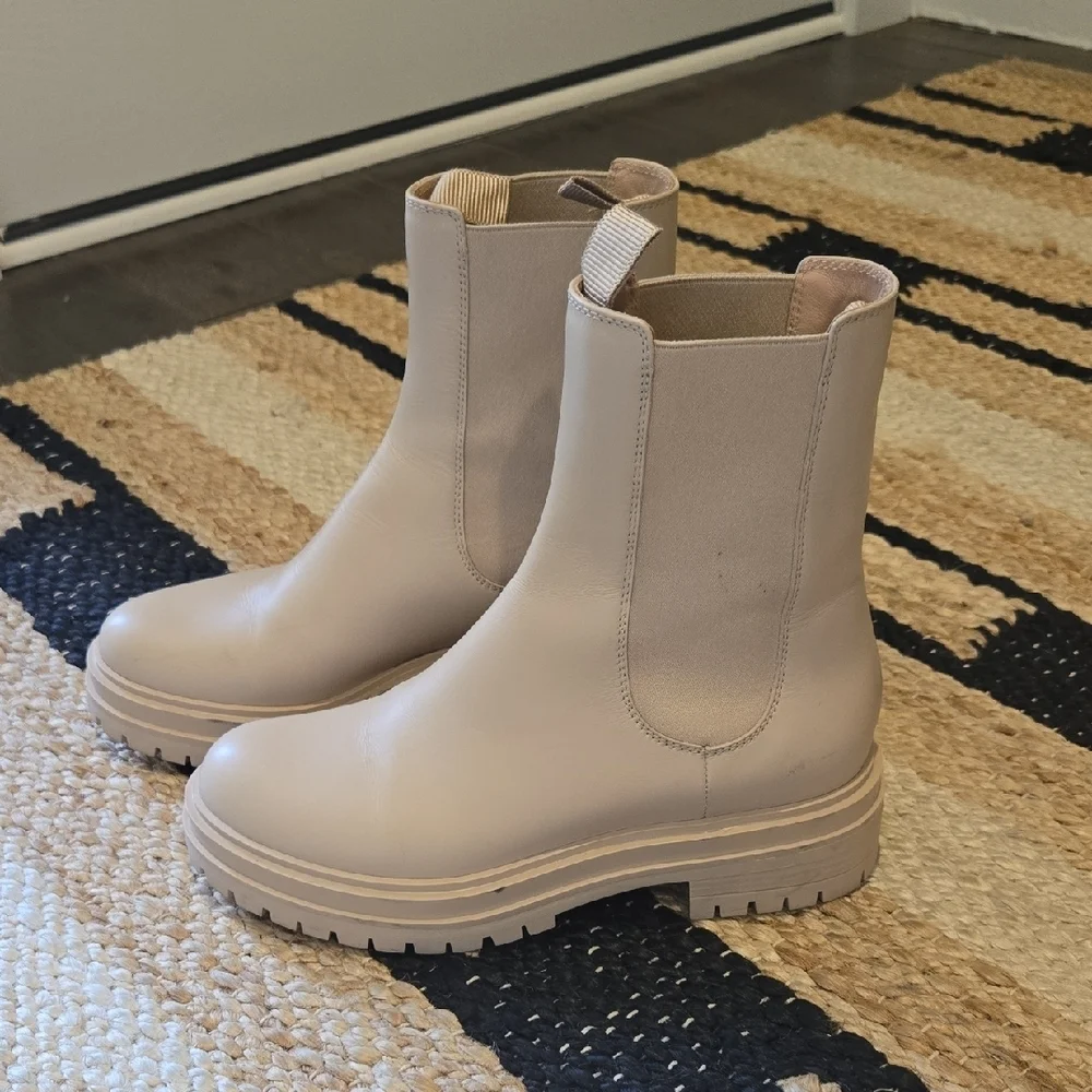 Gianvito Rossi Chester Light Beige Chelsea Boots, Leather, Sz7, Quiet Luxury